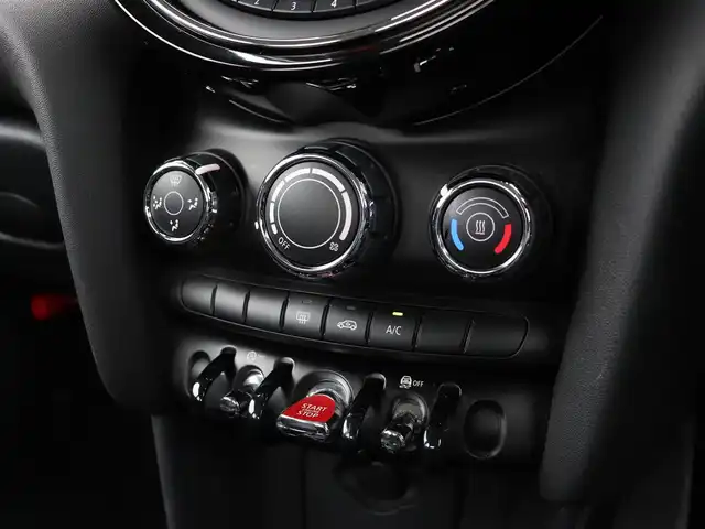 ＭＩＮＩ ミニ ヴィクトリア 長野県 2019(平31)年 2.9万km グレー ・純正ナビ/　FM/AM/　バックカメラ/　Bluetooth/・横滑り防止機能/・アイドリングストップ/・USBポート/・MTモード/・ETC/・ドラレコ/・純正15インチAW/・純正マット/・LEDヘッドライト/・取説/保証書/・ISOFIX