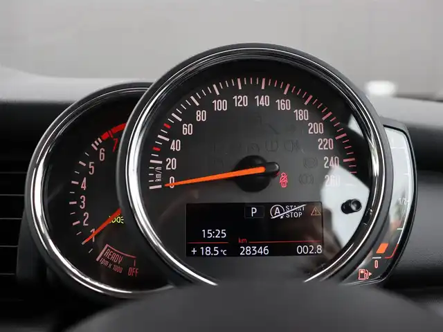 ＭＩＮＩ ミニ ヴィクトリア 長野県 2019(平31)年 2.9万km グレー ・純正ナビ/　FM/AM/　バックカメラ/　Bluetooth/・横滑り防止機能/・アイドリングストップ/・USBポート/・MTモード/・ETC/・ドラレコ/・純正15インチAW/・純正マット/・LEDヘッドライト/・取説/保証書/・ISOFIX