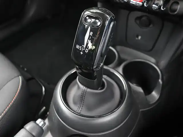ＭＩＮＩ ミニ ヴィクトリア 長野県 2019(平31)年 2.9万km グレー ・純正ナビ/　FM/AM/　バックカメラ/　Bluetooth/・横滑り防止機能/・アイドリングストップ/・USBポート/・MTモード/・ETC/・ドラレコ/・純正15インチAW/・純正マット/・LEDヘッドライト/・取説/保証書/・ISOFIX