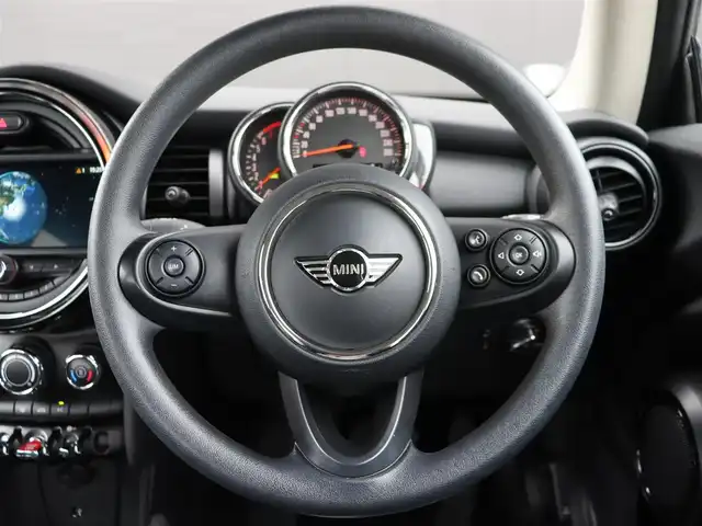 ＭＩＮＩ ミニ ヴィクトリア 長野県 2019(平31)年 2.9万km グレー ・純正ナビ/　FM/AM/　バックカメラ/　Bluetooth/・横滑り防止機能/・アイドリングストップ/・USBポート/・MTモード/・ETC/・ドラレコ/・純正15インチAW/・純正マット/・LEDヘッドライト/・取説/保証書/・ISOFIX