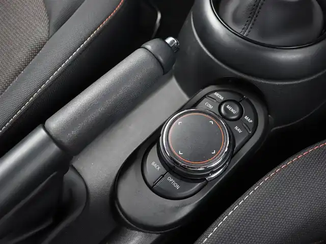 ＭＩＮＩ ミニ ヴィクトリア 長野県 2019(平31)年 2.9万km グレー ・純正ナビ/　FM/AM/　バックカメラ/　Bluetooth/・横滑り防止機能/・アイドリングストップ/・USBポート/・MTモード/・ETC/・ドラレコ/・純正15インチAW/・純正マット/・LEDヘッドライト/・取説/保証書/・ISOFIX