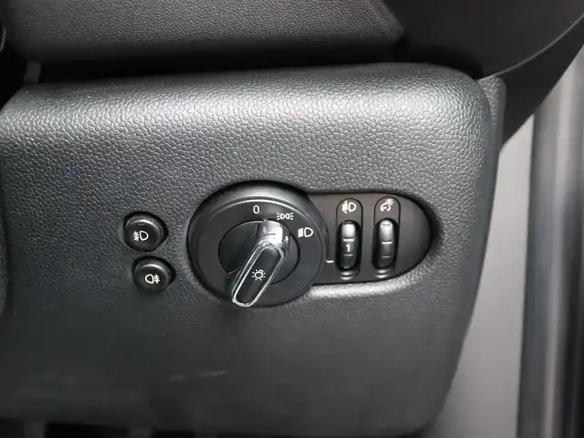 ＭＩＮＩ ミニ ヴィクトリア 長野県 2019(平31)年 2.9万km グレー ・純正ナビ/　FM/AM/　バックカメラ/　Bluetooth/・横滑り防止機能/・アイドリングストップ/・USBポート/・MTモード/・ETC/・ドラレコ/・純正15インチAW/・純正マット/・LEDヘッドライト/・取説/保証書/・ISOFIX