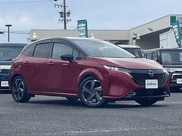 日産 オーラ G レザーエディション 愛知県 2022(令4)年 1.3万km ガーネットレッド/スーパーブラック 2トーン /禁煙車/ワンオーナー/プロパイロット//純正ディスプレイオーディオ//ナビ/フルセグ/USB/BT/HDMI/Apple Carplay//ワイヤレス充電器//BOSEサウンド//前席USB・TypeC/後席USB//ビルトインETC2.0//SOSコール//純正フロアマット//純正AW//純正ドアバイザー//プッシュスタート//オート電子パーキング//デジタルインナーミラー//前後ドライブレコーダー//バック・全方位カメラ//電格ミラー//前後クリアランスソナー//追従機能付クルーズコントロール//前席シートヒーター//D席パワーシート//本革巻きステアリング//ステアリングヒーター//ステアリングスイッチ//LEDヘッドライト//オートライト//オートマチックハイビーム//フォグランプ//エマージェンシーブレーキ//レーンキープアシスト（LDW）//BSM//ふらつき防止//Wエアバッグ//サイドエアバッグ//取扱説明書（ドラレコ・ナビ）//新車時保証書//ディーラー整備記録簿/R4.R5.R6//スペアキー