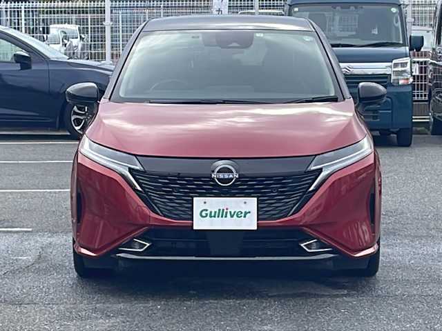 日産 オーラ G レザーエディション 愛知県 2022(令4)年 1.3万km ガーネットレッド/スーパーブラック 2トーン /禁煙車/ワンオーナー/プロパイロット//純正ディスプレイオーディオ//ナビ/フルセグ/USB/BT/HDMI/Apple Carplay//ワイヤレス充電器//BOSEサウンド//前席USB・TypeC/後席USB//ビルトインETC2.0//SOSコール//純正フロアマット//純正AW//純正ドアバイザー//プッシュスタート//オート電子パーキング//デジタルインナーミラー//前後ドライブレコーダー//バック・全方位カメラ//電格ミラー//前後クリアランスソナー//追従機能付クルーズコントロール//前席シートヒーター//D席パワーシート//本革巻きステアリング//ステアリングヒーター//ステアリングスイッチ//LEDヘッドライト//オートライト//オートマチックハイビーム//フォグランプ//エマージェンシーブレーキ//レーンキープアシスト（LDW）//BSM//ふらつき防止//Wエアバッグ//サイドエアバッグ//取扱説明書（ドラレコ・ナビ）//新車時保証書//ディーラー整備記録簿/R4.R5.R6//スペアキー