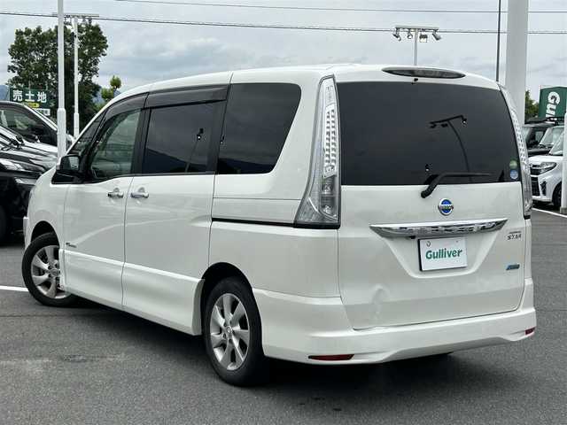 日産 セレナ ハイウェイスター Sハイブリッド 奈良県 2013(平25)年 6.8万km ブリリアントホワイトパール 社外ナビ　/フルセグTV　/Bluetooth　/ETC　/CDチェンジャー/DVD再生機能　/後席用モニター　/バックカメラ　/ドライブレコーダー前後　/クルーズコントロール　/両側パワースライドドア　/社外マット　/純正アルミホイール　/オートライト/スペアキー/盗難防止装置