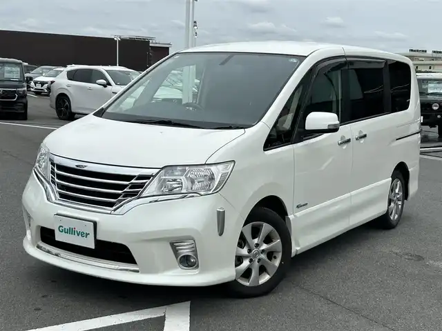 日産 セレナ ハイウェイスター Sハイブリッド 奈良県 2013(平25)年 6.8万km ブリリアントホワイトパール 社外ナビ　/フルセグTV　/Bluetooth　/ETC　/CDチェンジャー/DVD再生機能　/後席用モニター　/バックカメラ　/ドライブレコーダー前後　/クルーズコントロール　/両側パワースライドドア　/社外マット　/純正アルミホイール　/オートライト/スペアキー/盗難防止装置