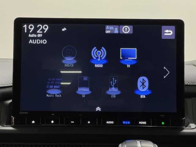 ホンダ ステップワゴン スパーダ 三重県 2024(令6)年 1.7万km プラチナホワイトパール ガソリン・ターボ/FF/MTモード付インパネCVT/純正 11.4インチナビ LXM-247VFLi/（CD/DVD/FM/AM/TV/SD/Music Rack/USB/Bluetooth/CarPlay/AndroidAuto）/バックビューモニター/両側パワースライドドア/ドライブレコーダー 前後/ビルトイン ETC/Honda SENSING/・衝突軽減ブレーキ［CMBS］/・車線維持支援システム［LKAS］/・アダプティブクルーズコントロール［ACC］/・アダプティブドライビングビーム［ADB］/・路外逸脱抑制機能/・先行車発進お知らせ機能/・標識認識機能/・パーキングセンサーシステム（前後）/・ブラインドスポットインフォメーション［BSI］/装備/・【OP】2列目オットマンシート/・ハーフレザーシート/・シートヒーター（D/N）/・パワーテールゲート/・トリプルゾーン・フルオートエアコン（左右独立＆後席独立）/・電子パーキングブレーキ＋ブレーキホールド機能/・パドルシフト/・全列USBチャージャー/・ステアリングスイッチ/・プッシュスタート/・SPADA専用 16インチアルミホイール