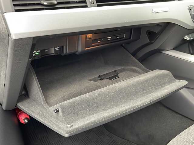アウディ Ａ４ 45TFSIクワトロスポーツ 新潟県 2020(令2)年 5.2万km グレイシアホワイトメタリック Sライン/衝突軽減ブレーキ/レーダークルーズコントロール/純正ナビ/アラウンドビューモニター/フルセグTV/Bluetooth/DVD再生機能/ビルトインETC2.0/ドライブレコーダー/4WD/ハーフレザーシート/前席パワーシート/D席メモリシート/前席シートヒーター/パドルシフト/オートライト/LEDヘッドライト/オートブレーキホールド/前後コーナーセンサー/プッシュスタート/アイドリングストップ/純正フロアマット/保証書/取扱説明書