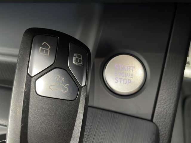 アウディ Ａ４ 45TFSIクワトロスポーツ 新潟県 2020(令2)年 5.2万km グレイシアホワイトメタリック Sライン/衝突軽減ブレーキ/レーダークルーズコントロール/純正ナビ/アラウンドビューモニター/フルセグTV/Bluetooth/DVD再生機能/ビルトインETC2.0/ドライブレコーダー/4WD/ハーフレザーシート/前席パワーシート/D席メモリシート/前席シートヒーター/パドルシフト/オートライト/LEDヘッドライト/オートブレーキホールド/前後コーナーセンサー/プッシュスタート/アイドリングストップ/純正フロアマット/保証書/取扱説明書