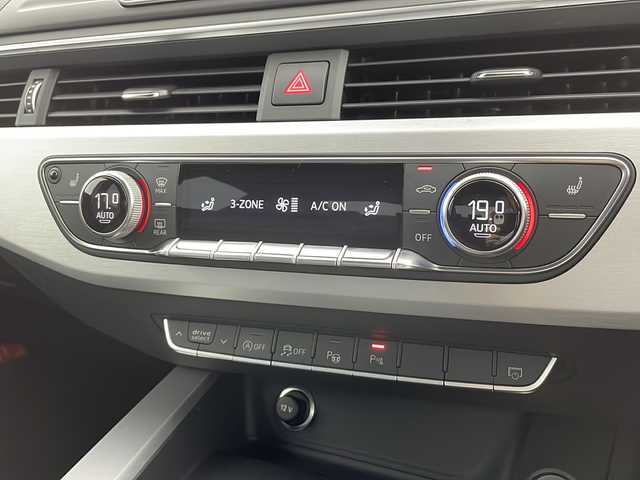 アウディ Ａ４ 45TFSIクワトロスポーツ 新潟県 2020(令2)年 5.2万km グレイシアホワイトメタリック Sライン/衝突軽減ブレーキ/レーダークルーズコントロール/純正ナビ/アラウンドビューモニター/フルセグTV/Bluetooth/DVD再生機能/ビルトインETC2.0/ドライブレコーダー/4WD/ハーフレザーシート/前席パワーシート/D席メモリシート/前席シートヒーター/パドルシフト/オートライト/LEDヘッドライト/オートブレーキホールド/前後コーナーセンサー/プッシュスタート/アイドリングストップ/純正フロアマット/保証書/取扱説明書