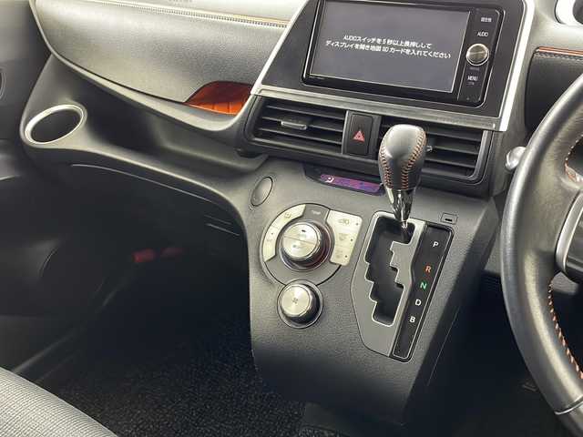 トヨタ シエンタ ハイブリッド G クエロ 新潟県 2017(平29)年 3.8万km パープル 純正ナビ【NSZT-W66T】/バックカメラ/フルセグTV/ETC/両側パワースライドドア/衝突被害軽減システム/レーンキープアシスト/横滑り防止装置/純正フロアマット/オートLEDライト/オートマチックハイビーム/ステアリングスイッチ/スペアキ―1本