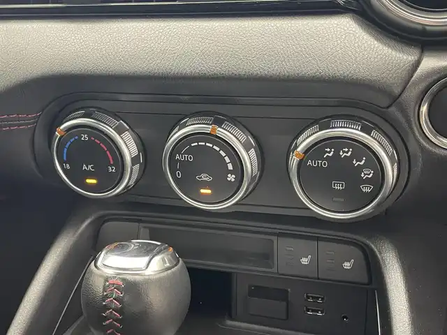 マツダ ロードスター S レザーパッケージ 滋賀県 2017(平29)年 2.8万km ソウルレッドプレミアムメタリック 純正ナビ/(CD/DVD/フルセグ/Bluetooth)/バックカメラ/レザーシート/シートヒーター/BSM/ETC/パドルシフト/リアスポイラー/ステアリングスイッチ/LEDヘッドライト/オートライト/スマートキー/プッシュスタート