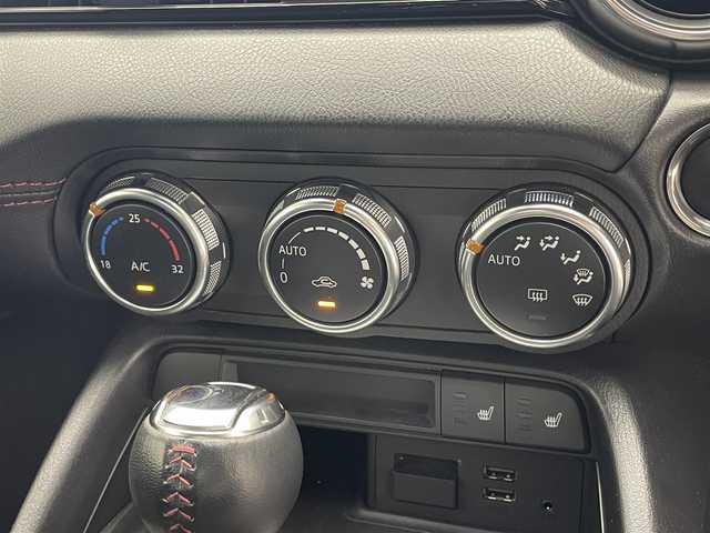 マツダ ロードスター S レザーパッケージ 奈良県 2017(平29)年 2.8万km ソウルレッドプレミアムメタリック 純正ナビ/(CD/DVD/フルセグ/Bluetooth)/バックカメラ/レザーシート/シートヒーター/BSM/ETC/パドルシフト/リアスポイラー/ステアリングスイッチ/LEDヘッドライト/オートライト/スマートキー/プッシュスタート