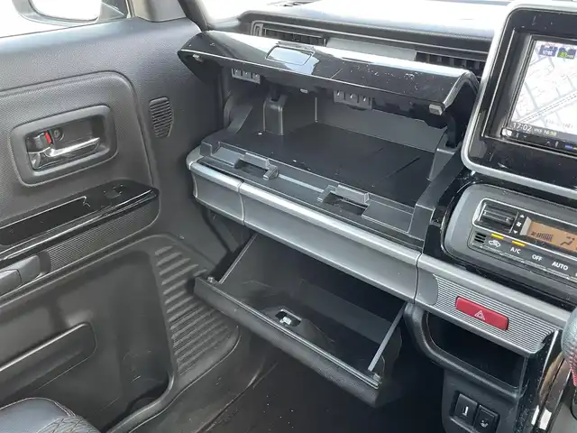 マツダ フレアワゴン カスタムスタイル ハイブリッド XS 埼玉県 2018(平30)年 13.4万km ピュアホワイトP (株)IDOMが運営する【じしゃロン川越店】の自社ローン専用車両になります。/こちらは現金またはオートローンご利用時の価格です。/自社ローンご希望の方は別途その旨お申付け下さい/社外ＳＤナビ　/バックカメラ　/ワンセグＴＶ　/両側パワースライドドア　/車線逸脱防止　/衝突安全軽減ブレーキ　/ウインカミラー　/フォグランプ　/オートライト　/ウインカミラー　/ドアバイザー　/スマートキー