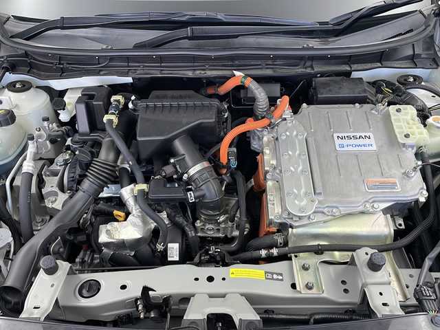 日産 キックス X ツートーンインテリアED 栃木県 2022(令4)年 4.1万km ブリリアントホワイトパール プロパイロット/衝突軽減ブレーキ/横滑り防止措置/純正LEDヘッドライト/純正アルミホイール/純正フロアマット/アイドリングストップ/レーンチェンジアシスト/全方位カメラ/前席シートヒーター/トノカバー/ウインカーミラー/ドライブモード/EVモード/オートブレーキホールド