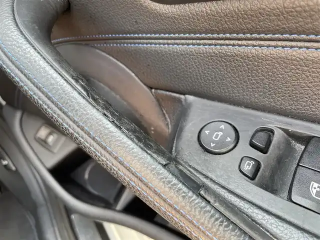 ＢＭＷ ５２３ｄ Mスポーツ 愛知県 2017(平29)年 8.7万km パール ツインパワーターボ/iDorive/アルカンターラコンビネーションシート/アンビエントライト/全方位カメラ/フルセグTV/CD/DVD再生/ETC2.0（ミラー内蔵型）/Bluetooth/USB接続/パワーシート（D/N）/社外製フロアマット/ハンズフリー電動トランクリッド/MAVERICK20インチアルミホイール/社外製フルエアロ（フロントアンダースポイラー、サイドスカート、リアアンダースポイラー、トランクスポイラー、ディフーザー）/Eibach製ダウンサス/パドルシフト/レーダークルーズコントロール/LEDヘッドライト/オートマチックハイビーム/コーナーセンサー/横滑り防止装置/衝突軽減ブレーキ/レーンキープアシスト/ブラインドスポットモニター/電動パーキングブレーキ/ブレーキホールド/カロッツェリア製ドライブレコーダー（前）/キャリパーカバー