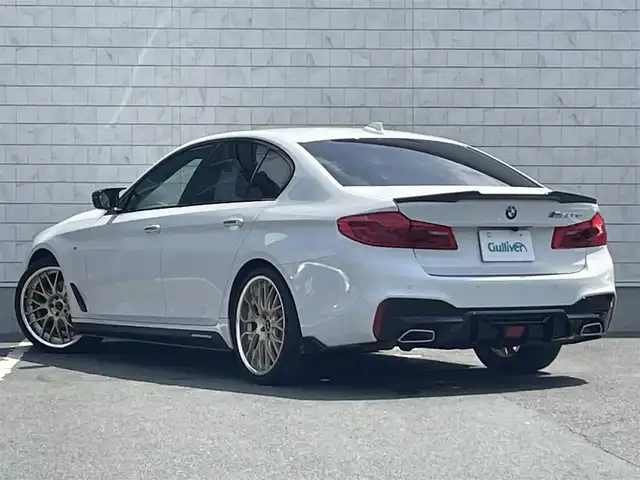 ＢＭＷ ５２３ｄ Mスポーツ 愛知県 2017(平29)年 8.7万km パール ツインパワーターボ/iDorive/アルカンターラコンビネーションシート/アンビエントライト/全方位カメラ/フルセグTV/CD/DVD再生/ETC2.0（ミラー内蔵型）/Bluetooth/USB接続/パワーシート（D/N）/社外製フロアマット/ハンズフリー電動トランクリッド/MAVERICK20インチアルミホイール/社外製フルエアロ（フロントアンダースポイラー、サイドスカート、リアアンダースポイラー、トランクスポイラー、ディフーザー）/Eibach製ダウンサス/パドルシフト/レーダークルーズコントロール/LEDヘッドライト/オートマチックハイビーム/コーナーセンサー/横滑り防止装置/衝突軽減ブレーキ/レーンキープアシスト/ブラインドスポットモニター/電動パーキングブレーキ/ブレーキホールド/カロッツェリア製ドライブレコーダー（前）/キャリパーカバー