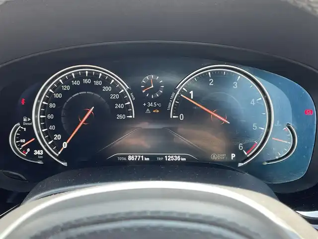ＢＭＷ ５２３ｄ Mスポーツ 愛知県 2017(平29)年 8.7万km パール ツインパワーターボ/iDorive/アルカンターラコンビネーションシート/アンビエントライト/全方位カメラ/フルセグTV/CD/DVD再生/ETC2.0（ミラー内蔵型）/Bluetooth/USB接続/パワーシート（D/N）/社外製フロアマット/ハンズフリー電動トランクリッド/MAVERICK20インチアルミホイール/社外製フルエアロ（フロントアンダースポイラー、サイドスカート、リアアンダースポイラー、トランクスポイラー、ディフーザー）/Eibach製ダウンサス/パドルシフト/レーダークルーズコントロール/LEDヘッドライト/オートマチックハイビーム/コーナーセンサー/横滑り防止装置/衝突軽減ブレーキ/レーンキープアシスト/ブラインドスポットモニター/電動パーキングブレーキ/ブレーキホールド/カロッツェリア製ドライブレコーダー（前）/キャリパーカバー