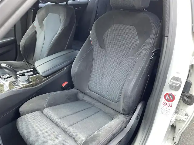 ＢＭＷ ５２３ｄ Mスポーツ 愛知県 2017(平29)年 8.7万km パール ツインパワーターボ/iDorive/アルカンターラコンビネーションシート/アンビエントライト/全方位カメラ/フルセグTV/CD/DVD再生/ETC2.0（ミラー内蔵型）/Bluetooth/USB接続/パワーシート（D/N）/社外製フロアマット/ハンズフリー電動トランクリッド/MAVERICK20インチアルミホイール/社外製フルエアロ（フロントアンダースポイラー、サイドスカート、リアアンダースポイラー、トランクスポイラー、ディフーザー）/Eibach製ダウンサス/パドルシフト/レーダークルーズコントロール/LEDヘッドライト/オートマチックハイビーム/コーナーセンサー/横滑り防止装置/衝突軽減ブレーキ/レーンキープアシスト/ブラインドスポットモニター/電動パーキングブレーキ/ブレーキホールド/カロッツェリア製ドライブレコーダー（前）/キャリパーカバー