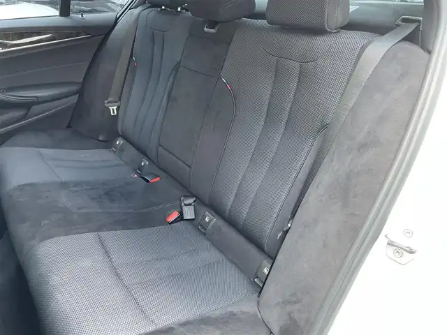ＢＭＷ ５２３ｄ Mスポーツ 愛知県 2017(平29)年 8.7万km パール ツインパワーターボ/iDorive/アルカンターラコンビネーションシート/アンビエントライト/全方位カメラ/フルセグTV/CD/DVD再生/ETC2.0（ミラー内蔵型）/Bluetooth/USB接続/パワーシート（D/N）/社外製フロアマット/ハンズフリー電動トランクリッド/MAVERICK20インチアルミホイール/社外製フルエアロ（フロントアンダースポイラー、サイドスカート、リアアンダースポイラー、トランクスポイラー、ディフーザー）/Eibach製ダウンサス/パドルシフト/レーダークルーズコントロール/LEDヘッドライト/オートマチックハイビーム/コーナーセンサー/横滑り防止装置/衝突軽減ブレーキ/レーンキープアシスト/ブラインドスポットモニター/電動パーキングブレーキ/ブレーキホールド/カロッツェリア製ドライブレコーダー（前）/キャリパーカバー