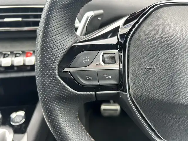 プジョー プジョー ５００８ GT ブルーHDi 東京都 2023(令5)年 1.8万km BLANC NACRE ディスプレイオーディオ/レーンキープアシスト/アダプティブクルーズコントロール/ブランドスポットモニター/コーナーセンサー/バックカメラ/ナイトビジョン/オートライト/インテリジェントハイビーム/アクティブセーフティブレーキ/横滑り防止装置/盗難防止装置/衝突被害軽減システム/スペアキー1本/ETC/取扱説明書/保証書