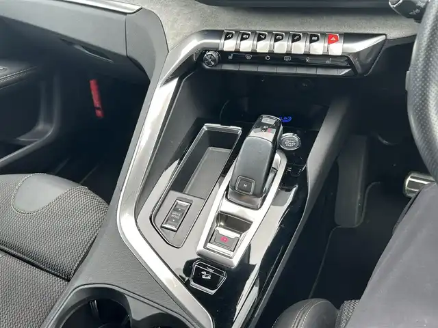 プジョー プジョー ５００８ GT ブルーHDi 東京都 2023(令5)年 1.8万km BLANC NACRE ディスプレイオーディオ/レーンキープアシスト/アダプティブクルーズコントロール/ブランドスポットモニター/コーナーセンサー/バックカメラ/ナイトビジョン/オートライト/インテリジェントハイビーム/アクティブセーフティブレーキ/横滑り防止装置/盗難防止装置/衝突被害軽減システム/スペアキー1本/ETC/取扱説明書/保証書