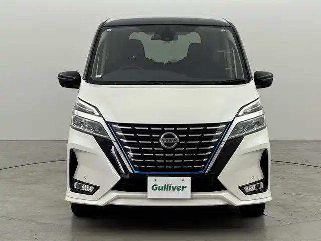 日産 セレナ e－パワー ハイウェイスター V 福岡県 2021(令3)年 2.7万km ブリリアントホワイトパール 2トーン 純正１０型ナビ／フルセグＴＶ　/バックカメラ　/プロパイロット　/コーナーセンサー　/エマージェンシーブレーキ　/レーンキープ　/ブラインドスポットモニター　/両側電動スライドドア　/Ｗエアコン　/純正１６インチＡＷ/ＬＥＤヘッドライト
