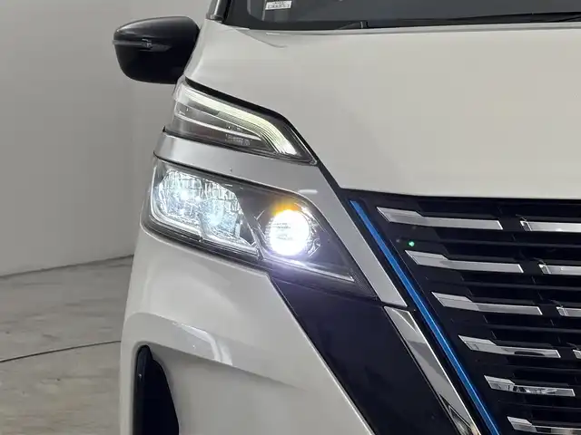 日産 セレナ e－パワー ハイウェイスター V 福岡県 2021(令3)年 2.7万km ブリリアントホワイトパール 2トーン 純正１０型ナビ／フルセグＴＶ　/バックカメラ　/プロパイロット　/コーナーセンサー　/エマージェンシーブレーキ　/レーンキープ　/ブラインドスポットモニター　/両側電動スライドドア　/Ｗエアコン　/純正１６インチＡＷ/ＬＥＤヘッドライト