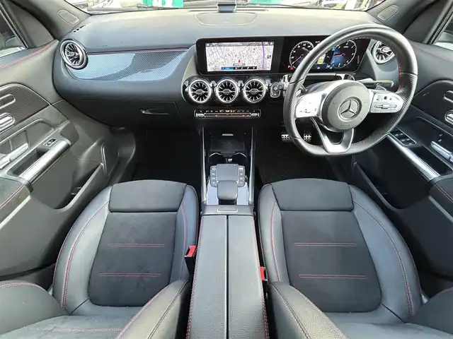 メルセデス・ベンツ Ｍ・ベンツ ＧＬＡ２００ｄ 4マチック AMGライン 東京都 2022(令4)年 0.9万km コスモスブラック 純正ユーザーエクスペリエンスナビ/・Bluetoothオーディオ/USBオーディオ/・AppleCarPlay/AndroidAuto/レーダーセーフティパッケージ/360°カメラシステム/パノラミックスライディングルーフ/マルチビームLEDヘッドランプ/パワーシート/シートヒーター（前席）/レッドステッチ入ディンプルナッパ革ステアリングホイール/取扱説明書/保証書/・ディーラー点検記録簿（R5/R6/R7）/スペアキー1本