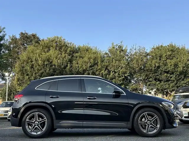 メルセデス・ベンツ Ｍ・ベンツ ＧＬＡ２００ｄ 4マチック AMGライン 東京都 2022(令4)年 0.9万km コスモスブラック 純正ユーザーエクスペリエンスナビ/・Bluetoothオーディオ/USBオーディオ/・AppleCarPlay/AndroidAuto/レーダーセーフティパッケージ/360°カメラシステム/パノラミックスライディングルーフ/マルチビームLEDヘッドランプ/パワーシート/シートヒーター（前席）/レッドステッチ入ディンプルナッパ革ステアリングホイール/取扱説明書/保証書/・ディーラー点検記録簿（R5/R6/R7）/スペアキー1本