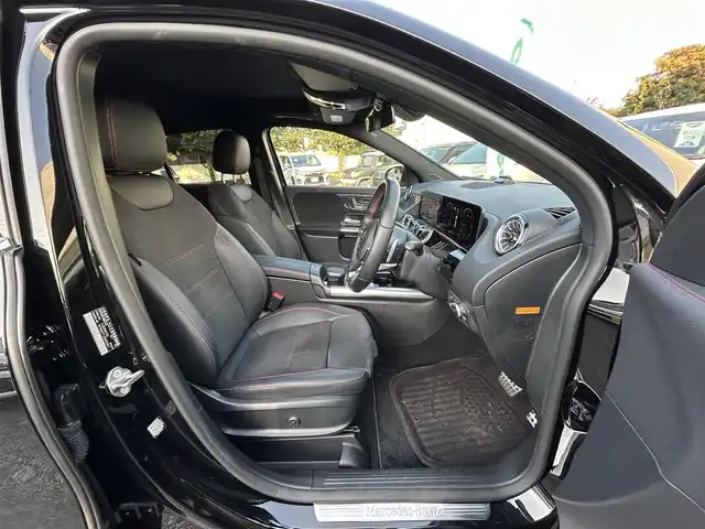 メルセデス・ベンツ Ｍ・ベンツ ＧＬＡ２００ｄ 4マチック AMGライン 東京都 2022(令4)年 0.9万km コスモスブラック 純正ユーザーエクスペリエンスナビ/・Bluetoothオーディオ/USBオーディオ/・AppleCarPlay/AndroidAuto/レーダーセーフティパッケージ/360°カメラシステム/パノラミックスライディングルーフ/マルチビームLEDヘッドランプ/パワーシート/シートヒーター（前席）/レッドステッチ入ディンプルナッパ革ステアリングホイール/取扱説明書/保証書/・ディーラー点検記録簿（R5/R6/R7）/スペアキー1本