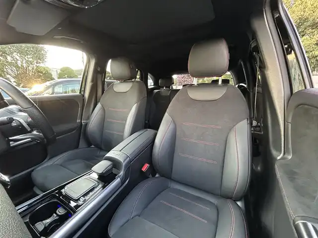 メルセデス・ベンツ Ｍ・ベンツ ＧＬＡ２００ｄ 4マチック AMGライン 東京都 2022(令4)年 0.9万km コスモスブラック 純正ユーザーエクスペリエンスナビ/・Bluetoothオーディオ/USBオーディオ/・AppleCarPlay/AndroidAuto/レーダーセーフティパッケージ/360°カメラシステム/パノラミックスライディングルーフ/マルチビームLEDヘッドランプ/パワーシート/シートヒーター（前席）/レッドステッチ入ディンプルナッパ革ステアリングホイール/取扱説明書/保証書/・ディーラー点検記録簿（R5/R6/R7）/スペアキー1本