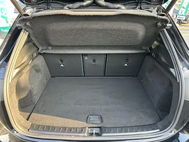 メルセデス・ベンツ Ｍ・ベンツ ＧＬＡ２００ｄ 4マチック AMGライン 東京都 2022(令4)年 0.9万km コスモスブラック 純正ユーザーエクスペリエンスナビ/・Bluetoothオーディオ/USBオーディオ/・AppleCarPlay/AndroidAuto/レーダーセーフティパッケージ/360°カメラシステム/パノラミックスライディングルーフ/マルチビームLEDヘッドランプ/パワーシート/シートヒーター（前席）/レッドステッチ入ディンプルナッパ革ステアリングホイール/取扱説明書/保証書/・ディーラー点検記録簿（R5/R6/R7）/スペアキー1本