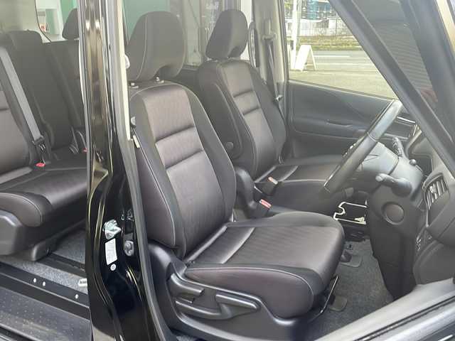 日産 セレナ ハイウェイスター プロパイロットED 京都府 2017(平29)年 6万km ダイヤモンドブラック 純正メモリナビ　フルセグ　Ｂｌｕｅｔｏｏｔｈオーディオ　ＤＶＤ再生　後席フリップダウンモニター　プロパイロット　エマージェンシーブレーキ　両側パワースライド　ＬＥＤヘッドライト　ビルトインＥＴＣ