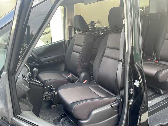 日産 セレナ ハイウェイスター プロパイロットED 京都府 2017(平29)年 6万km ダイヤモンドブラック 純正メモリナビ　フルセグ　Ｂｌｕｅｔｏｏｔｈオーディオ　ＤＶＤ再生　後席フリップダウンモニター　プロパイロット　エマージェンシーブレーキ　両側パワースライド　ＬＥＤヘッドライト　ビルトインＥＴＣ