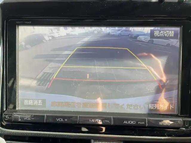 トヨタ ノア Si 岡山県 2014(平26)年 9.8万km ホワイトパールクリスタルシャイン 登録時走行距離97451km/フリップダウン後席モニター/純正SDナビ/(AM/FM/TV/DISC/BT)/アイドリングストップ/MTモード付AT/バックカメラ/ビルトインETC/ドライブレコーダー/両側パワースライドドア/プッシュスタート/スマートキー/純正16インチアルミホイール/キセノンヘッドライト/8人乗り