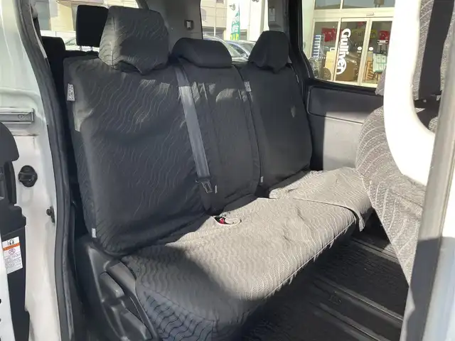 トヨタ ノア Si 岡山県 2014(平26)年 9.8万km ホワイトパールクリスタルシャイン 登録時走行距離97451km/フリップダウン後席モニター/純正SDナビ/(AM/FM/TV/DISC/BT)/アイドリングストップ/MTモード付AT/バックカメラ/ビルトインETC/ドライブレコーダー/両側パワースライドドア/プッシュスタート/スマートキー/純正16インチアルミホイール/キセノンヘッドライト/8人乗り