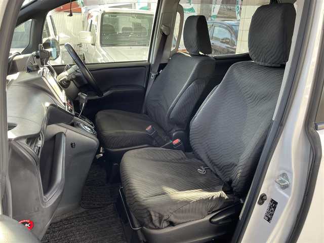 トヨタ ノア Si 岡山県 2014(平26)年 9.8万km ホワイトパールクリスタルシャイン 登録時走行距離97451km/フリップダウン後席モニター/純正SDナビ/(AM/FM/TV/DISC/BT)/アイドリングストップ/MTモード付AT/バックカメラ/ビルトインETC/ドライブレコーダー/両側パワースライドドア/プッシュスタート/スマートキー/純正16インチアルミホイール/キセノンヘッドライト/8人乗り