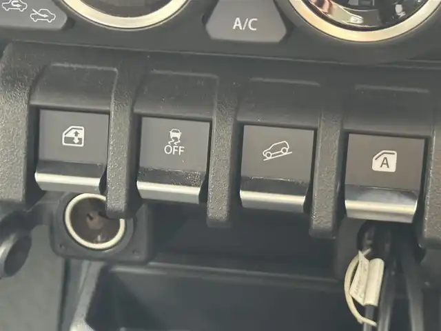 スズキ ジムニー XC 滋賀県 2023(令5)年 2.1万km シルキーシルバーメタリック Ａｌｐｉｎｅ１１インチディスプレイオーディオ/（AppleCarPlay/AndroidAuto/HDMI/USB)/バックカメラ/前席シートヒーター/クルーズコントロール/ＬＥＤライト/純正ゴムフロアマット/純正アルミホイール/スマートキー/プッシュスタート