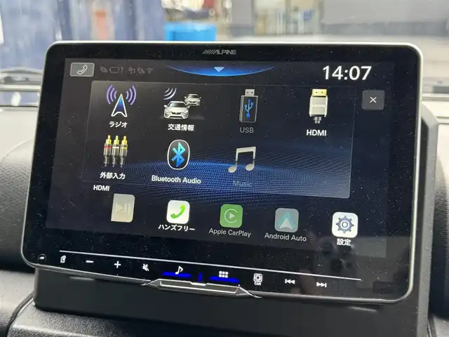 スズキ ジムニー XC 滋賀県 2023(令5)年 2.1万km シルキーシルバーメタリック Ａｌｐｉｎｅ１１インチディスプレイオーディオ/（AppleCarPlay/AndroidAuto/HDMI/USB)/バックカメラ/前席シートヒーター/クルーズコントロール/ＬＥＤライト/純正ゴムフロアマット/純正アルミホイール/スマートキー/プッシュスタート