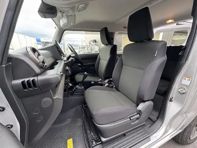 スズキ ジムニー XC 滋賀県 2023(令5)年 2.1万km シルキーシルバーメタリック Ａｌｐｉｎｅ１１インチディスプレイオーディオ/（AppleCarPlay/AndroidAuto/HDMI/USB)/バックカメラ/前席シートヒーター/クルーズコントロール/ＬＥＤライト/純正ゴムフロアマット/純正アルミホイール/スマートキー/プッシュスタート