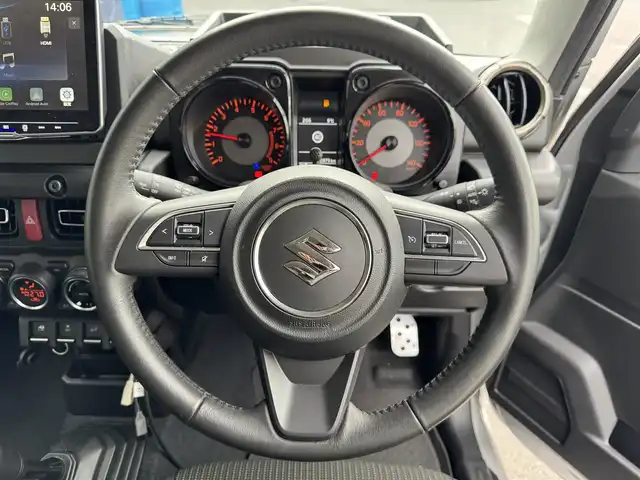 スズキ ジムニー XC 滋賀県 2023(令5)年 2.1万km シルキーシルバーメタリック Ａｌｐｉｎｅ１１インチディスプレイオーディオ/（AppleCarPlay/AndroidAuto/HDMI/USB)/バックカメラ/前席シートヒーター/クルーズコントロール/ＬＥＤライト/純正ゴムフロアマット/純正アルミホイール/スマートキー/プッシュスタート