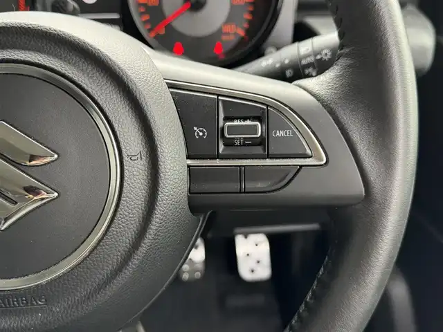 スズキ ジムニー XC 滋賀県 2023(令5)年 2.1万km シルキーシルバーメタリック Ａｌｐｉｎｅ１１インチディスプレイオーディオ/（AppleCarPlay/AndroidAuto/HDMI/USB)/バックカメラ/前席シートヒーター/クルーズコントロール/ＬＥＤライト/純正ゴムフロアマット/純正アルミホイール/スマートキー/プッシュスタート