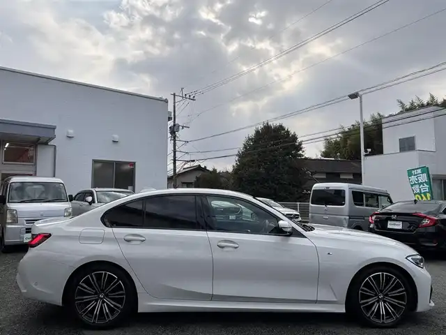 ＢＭＷ ＢＭＷ ３１８ｉ Mスポーツ 熊本県 2021(令3)年 4.3万km アルピンホワイトⅢ 純正ナビ/【フルセグTV/Bluetooth/AM/FM】/バックカメラ/衝突軽減システム/アクティブクルーズコントロール/ブラインドスポットモニター/インテリジェントセーフティ/コーナーセンサー/パワーシート（D/N)/パドルシフト/純正18インチアルミホイール/オートLEDヘッドライト/ドライブレコーダー/ETC/純正フロアマット