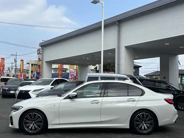 ＢＭＷ ＢＭＷ ３１８ｉ Mスポーツ 熊本県 2021(令3)年 4.3万km アルピンホワイトⅢ 純正ナビ/【フルセグTV/Bluetooth/AM/FM】/バックカメラ/衝突軽減システム/アクティブクルーズコントロール/ブラインドスポットモニター/インテリジェントセーフティ/コーナーセンサー/パワーシート（D/N)/パドルシフト/純正18インチアルミホイール/オートLEDヘッドライト/ドライブレコーダー/ETC/純正フロアマット