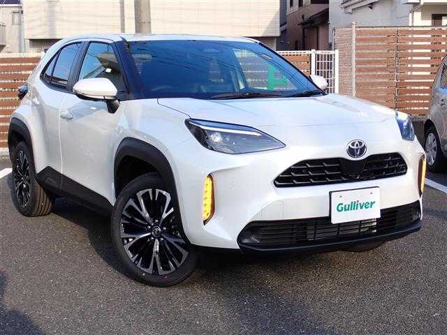 トヨタ ヤリスクロス Z 千葉県 2025(令7)年 0.1万km未満 プラチナホワイトパールマイカ 【登録済未使用車】/8型ディスプレイオーディオナビ/・コネクティドナビ対応（車載ナビ有）/・AM/FMチューナー（ワイドFM対応）/・フルセグTV/・Bluetooth対応（ハンズフリー/オーディオ）/・USB入力（動画・音楽再生/給電）/・Apple CarPlay、Android Auto対応/・HDMI入力/パノラミックビューモニター/ETC2.0/ブラインドスポットモニター（BSM）/Toyota Safety Sense/・プリクラッシュセーフティ/・レーダークルーズコントロール（全車速追従機能付）/・レーントレーシングアシスト（LTA）/・ロードサインアシスト（RSA）/・アダプティブハイビームシステム（AHS)/・オートマチックハイビーム（AHB)/・ロードサインアシスト（RSA)/純正18インチアルミホイール/前席シートヒーター/オートホールド/革巻ステアリング/ステアリングスイッチ/ハーフレザー（合成皮革/ツィード調ファブリック）/ウインカーミラー/パワーシート/LEDヘッドランプ/プッシュスタート/スマートキー×2/取扱説明書/保証書/