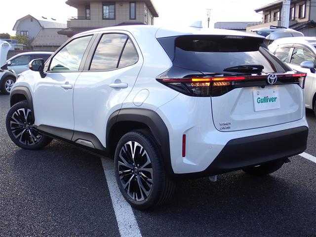 トヨタ ヤリスクロス Z 千葉県 2025(令7)年 0.1万km未満 プラチナホワイトパールマイカ 【登録済未使用車】/8型ディスプレイオーディオナビ/・コネクティドナビ対応（車載ナビ有）/・AM/FMチューナー（ワイドFM対応）/・フルセグTV/・Bluetooth対応（ハンズフリー/オーディオ）/・USB入力（動画・音楽再生/給電）/・Apple CarPlay、Android Auto対応/・HDMI入力/パノラミックビューモニター/ETC2.0/ブラインドスポットモニター（BSM）/Toyota Safety Sense/・プリクラッシュセーフティ/・レーダークルーズコントロール（全車速追従機能付）/・レーントレーシングアシスト（LTA）/・ロードサインアシスト（RSA）/・アダプティブハイビームシステム（AHS)/・オートマチックハイビーム（AHB)/・ロードサインアシスト（RSA)/純正18インチアルミホイール/前席シートヒーター/オートホールド/革巻ステアリング/ステアリングスイッチ/ハーフレザー（合成皮革/ツィード調ファブリック）/ウインカーミラー/パワーシート/LEDヘッドランプ/プッシュスタート/スマートキー×2/取扱説明書/保証書/