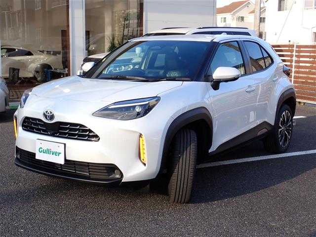トヨタ ヤリスクロス Z 千葉県 2025(令7)年 0.1万km未満 プラチナホワイトパールマイカ 【登録済未使用車】/8型ディスプレイオーディオナビ/・コネクティドナビ対応（車載ナビ有）/・AM/FMチューナー（ワイドFM対応）/・フルセグTV/・Bluetooth対応（ハンズフリー/オーディオ）/・USB入力（動画・音楽再生/給電）/・Apple CarPlay、Android Auto対応/・HDMI入力/パノラミックビューモニター/ETC2.0/ブラインドスポットモニター（BSM）/Toyota Safety Sense/・プリクラッシュセーフティ/・レーダークルーズコントロール（全車速追従機能付）/・レーントレーシングアシスト（LTA）/・ロードサインアシスト（RSA）/・アダプティブハイビームシステム（AHS)/・オートマチックハイビーム（AHB)/・ロードサインアシスト（RSA)/純正18インチアルミホイール/前席シートヒーター/オートホールド/革巻ステアリング/ステアリングスイッチ/ハーフレザー（合成皮革/ツィード調ファブリック）/ウインカーミラー/パワーシート/LEDヘッドランプ/プッシュスタート/スマートキー×2/取扱説明書/保証書/
