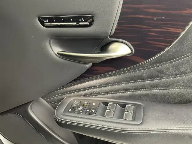 レクサス ＬＳ 500 Iパッケージ 千葉県 2019(令1)年 7.5万km ソニックシルバー 純正ナビ/・Bluetooth/CD/DVD/Miracast/・アラウンドビューカメラ/・フルセグTV/レーダークルーズコントロール/・衝突被害軽減ブレーキ/・レーンキープ/・ソナーセンサー/スマートキー