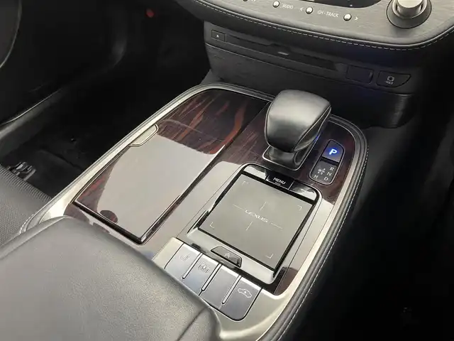 レクサス ＬＳ 500 Iパッケージ 千葉県 2019(令1)年 7.5万km ソニックシルバー 純正ナビ/・Bluetooth/CD/DVD/Miracast/・アラウンドビューカメラ/・フルセグTV/レーダークルーズコントロール/・衝突被害軽減ブレーキ/・レーンキープ/・ソナーセンサー/スマートキー
